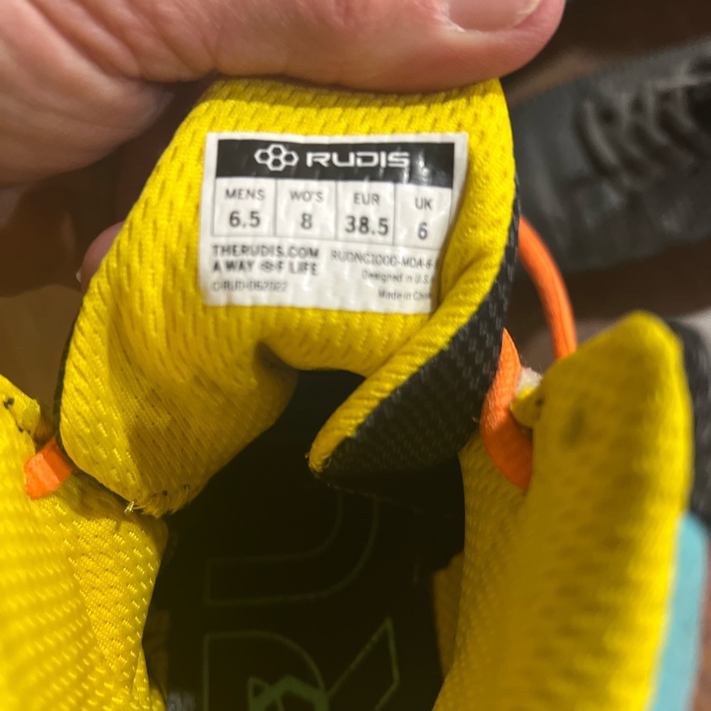 Rudis a size 6 1/2 men’s wrestling shoes